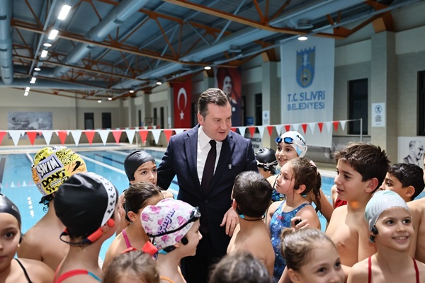 Başkan Balcıoğlu Silivri Belediyesi Spor Kulübü Yüzme Akademisi’nin antrenmanına katıldı