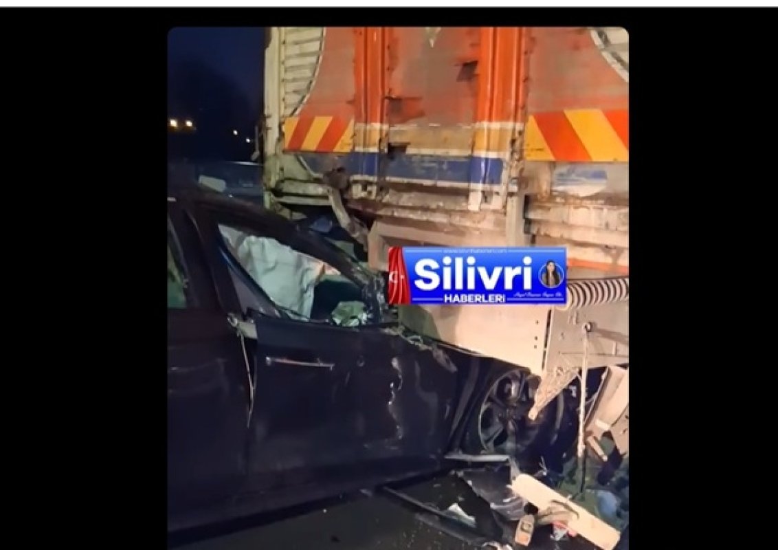 Selimpaşa’da Feci Kaza! Otomobil Kamyon Altına Girdi, Sürücü Sıkıştı!