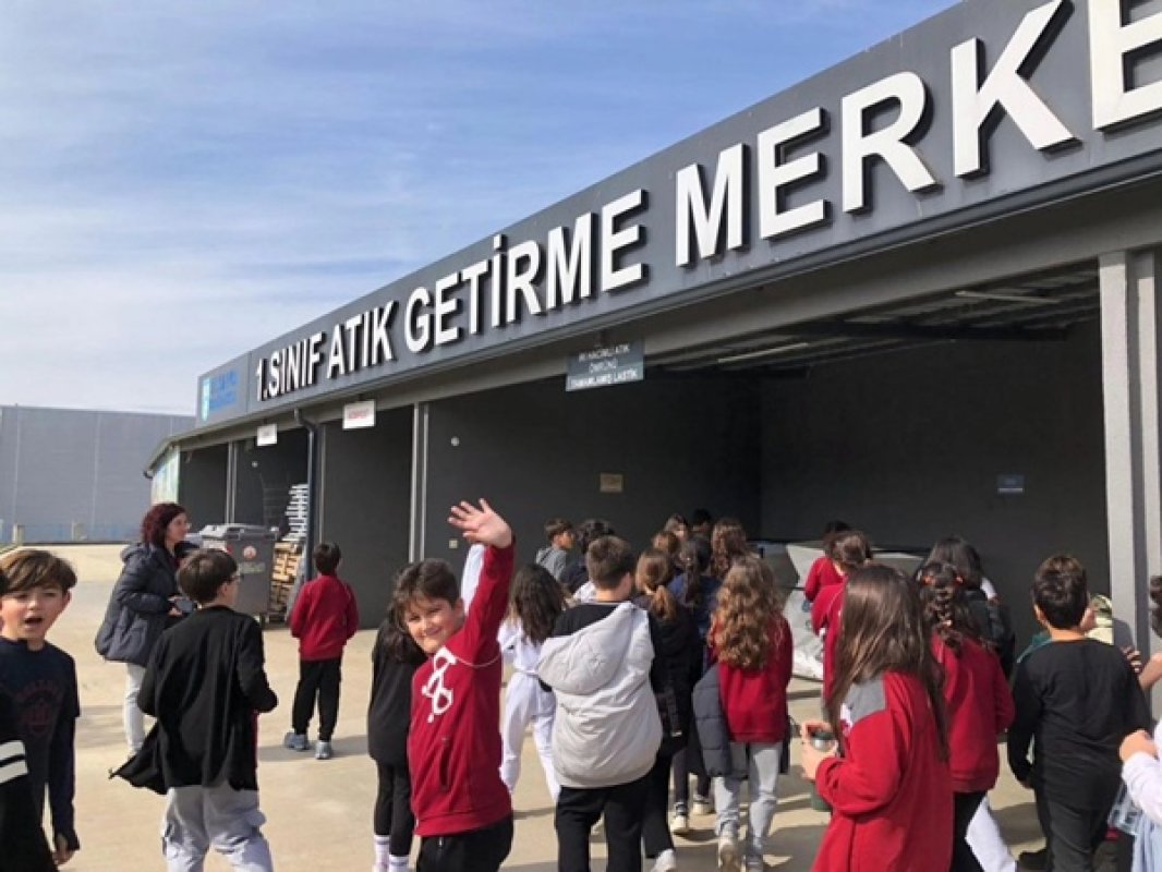 Mektebim İlkokulu öğrencilerinden Atık Getirme Merkezine ziyaret