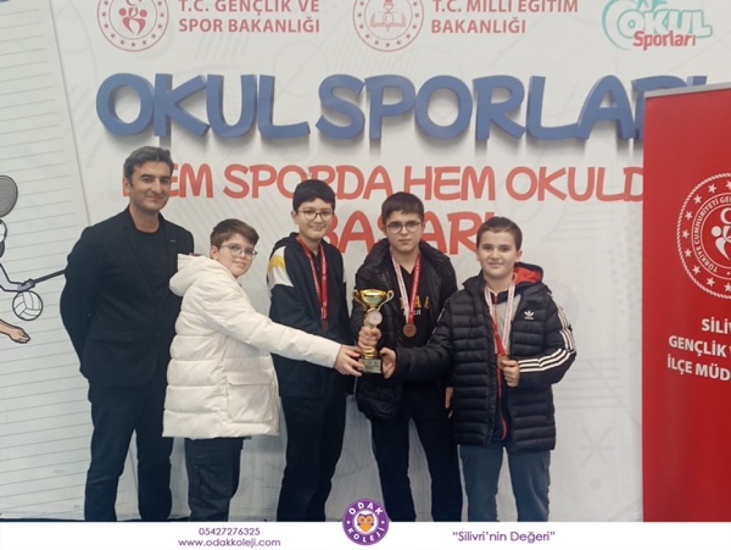Silivri’de Odak Koleji Satrançta İlçe Dereceleri Elde Etti