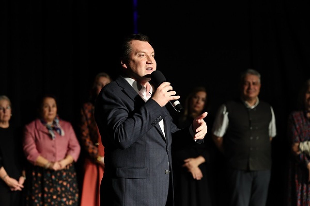 Başkan Balcıoğlu, Toprağımın Buğusu isimli tiyatro gösterimini izledi