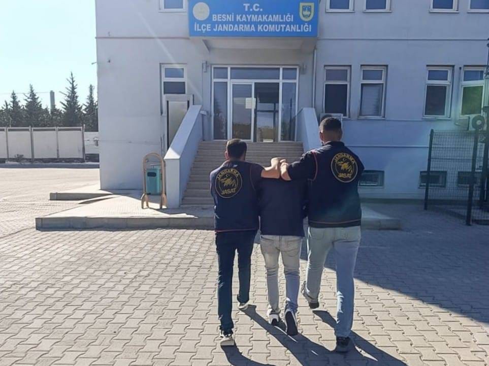 Uyuşturucu ticareti suçundan aranan 'Ö.S.', Besni'de tutuklandı
