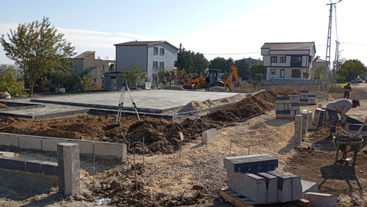 Gümüşyaka Evvel Sokak’ta park yapım çalışmaları sürüyor